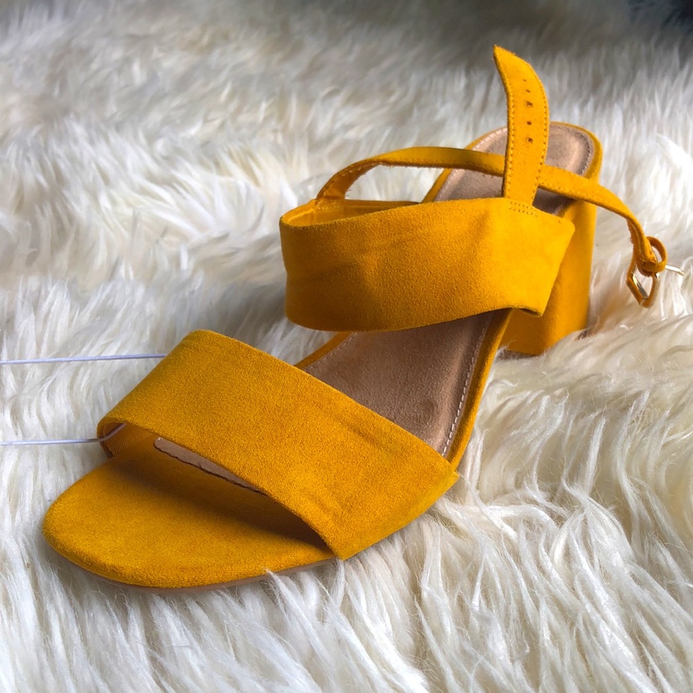 NWT Gold Strapy Block High Heels - Picture 5 of 6